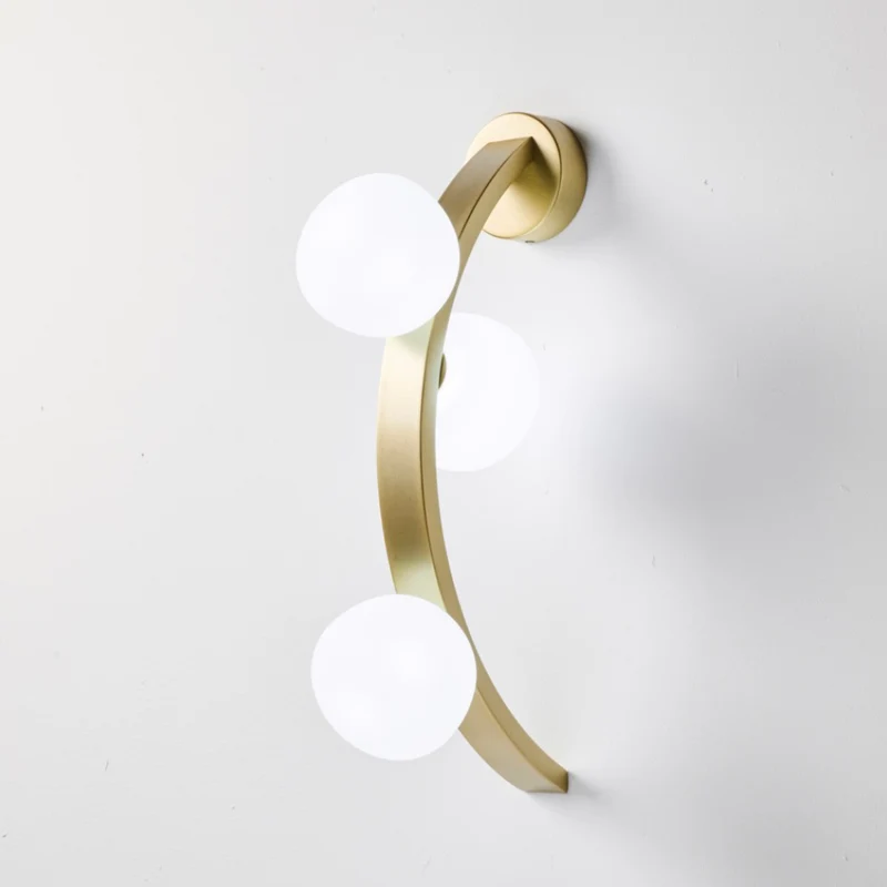 Applique led per interno colore oro 3 luci sfera bianca