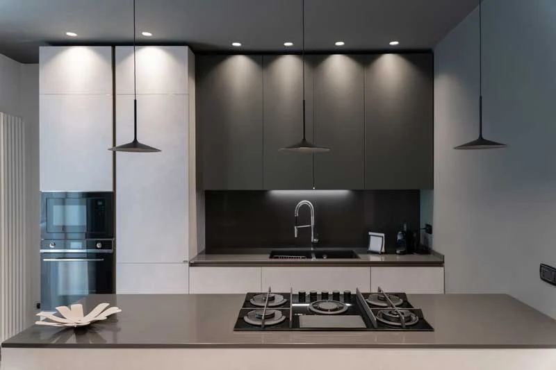 Lampada a sospensione led 6w per penisola bianco poe linea light